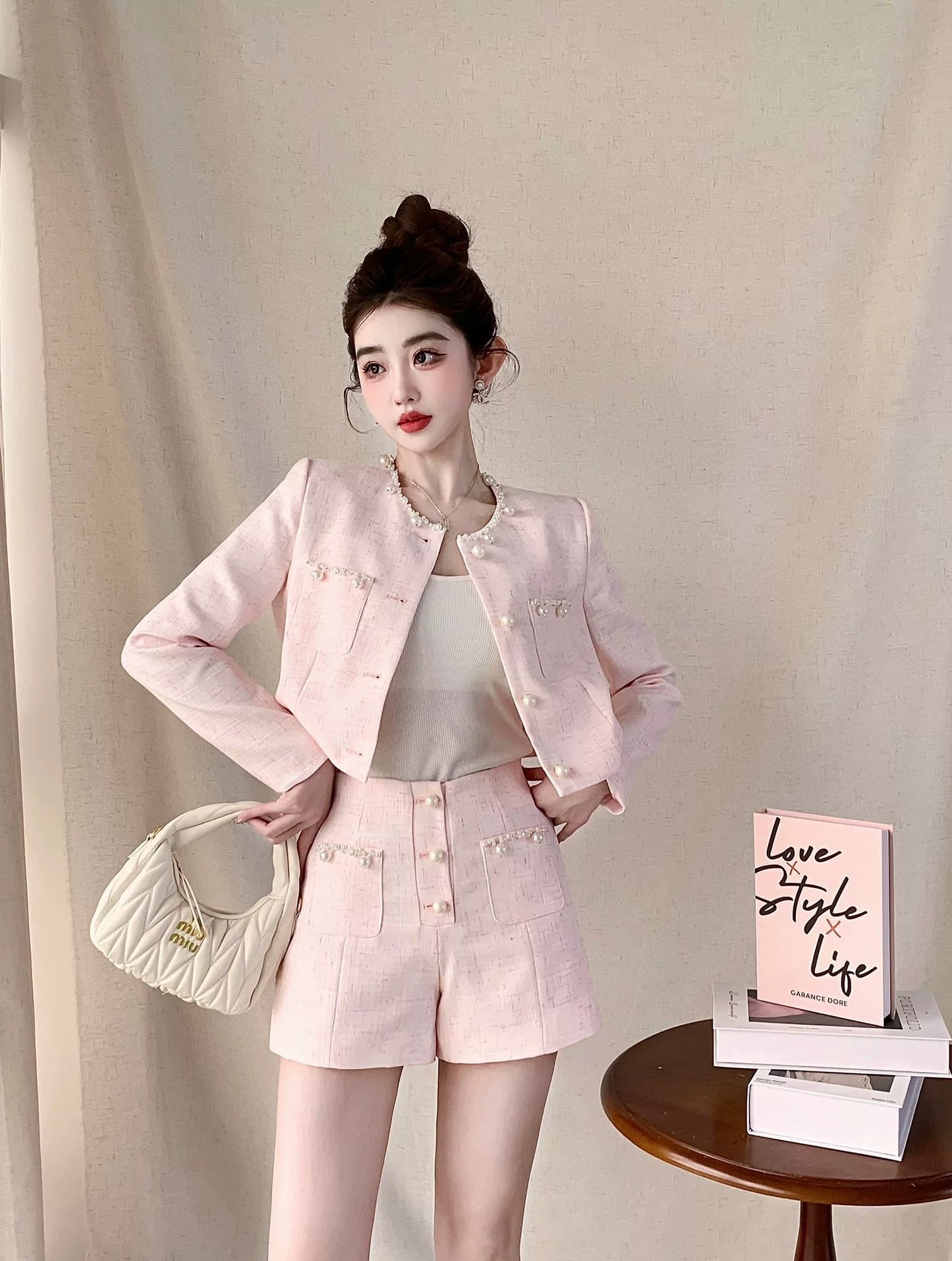 Early spring Nanyou niche design high-end hand-beaded short top shorts lady style petite suit for women