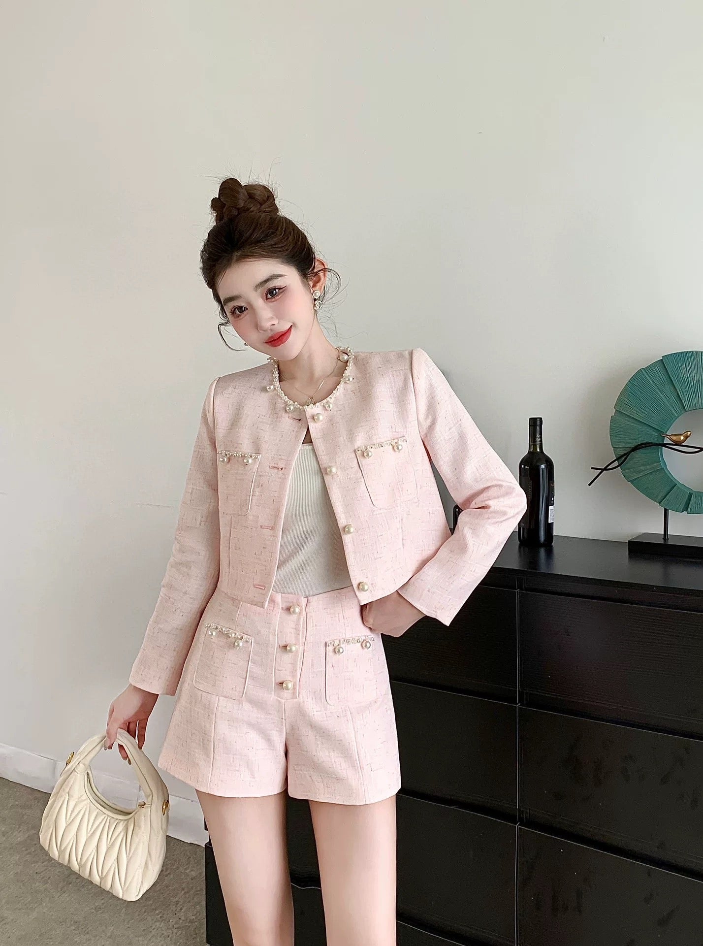 Early spring Nanyou niche design high-end hand-beaded short top shorts lady style petite suit for women