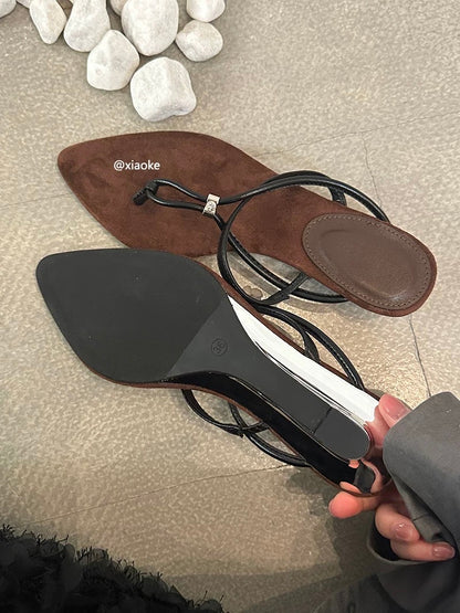 French-style exquisite flip-flops for women, perfect for summer wear, flat, 2025 new style, suitable for pairing with skirts, mid-heel sandals.