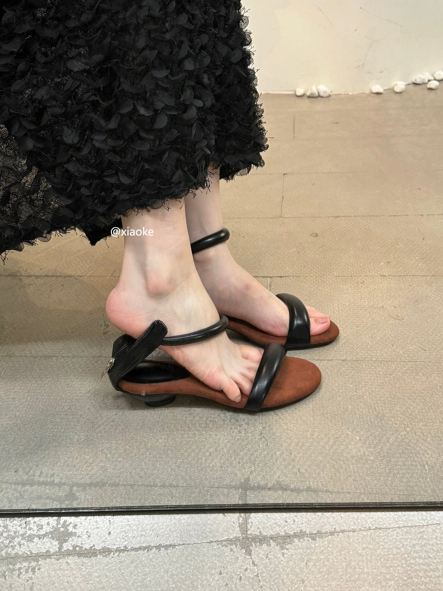 French-style niche design unique heel sandals for women, new summer style, simple, round toe, open toe, low heel Roman sandals to match with skirts
