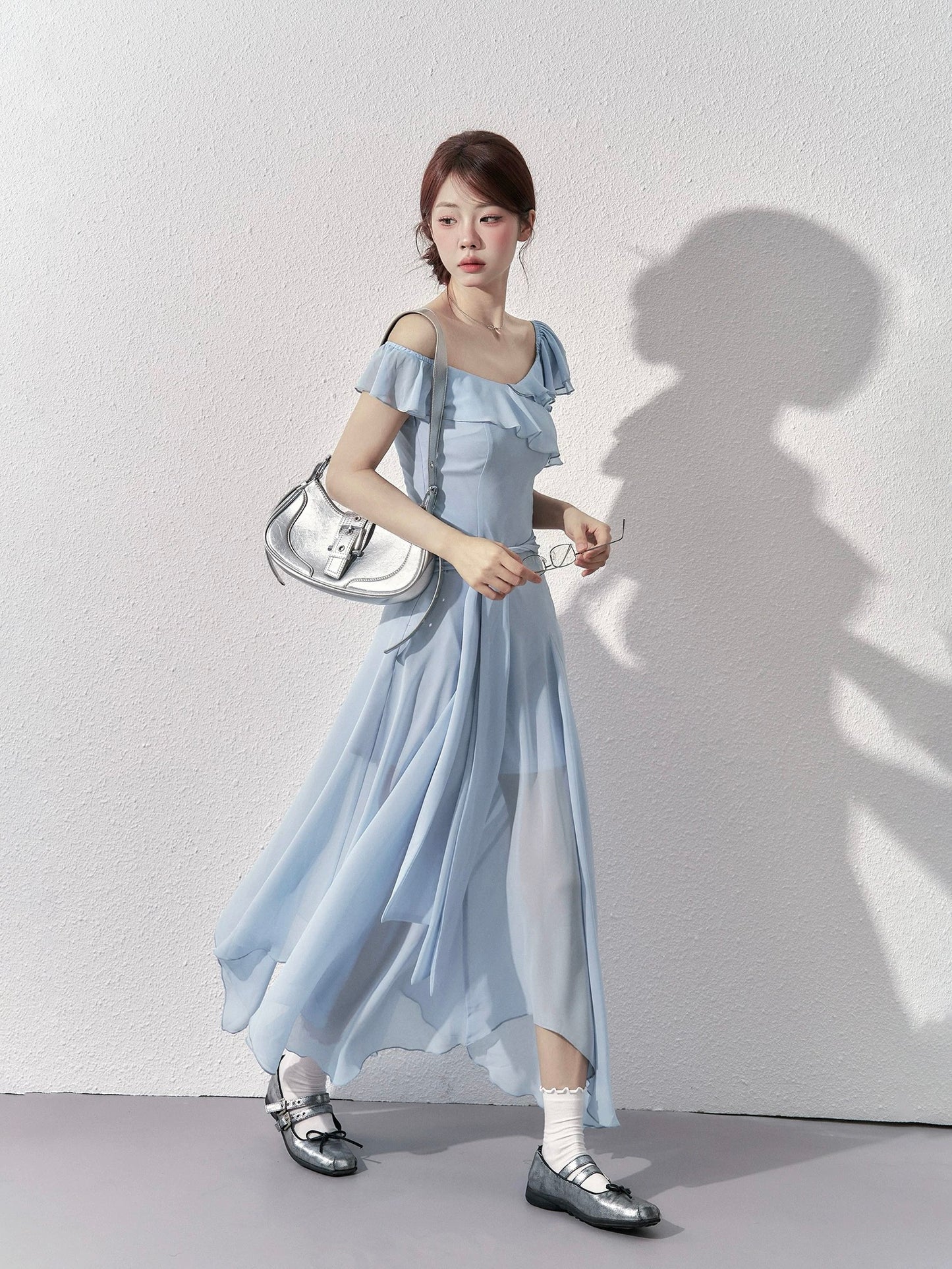 A little wild berry French temperament dress for women summer 2025 new sweet off-shoulder oblique collar waist slim long dress