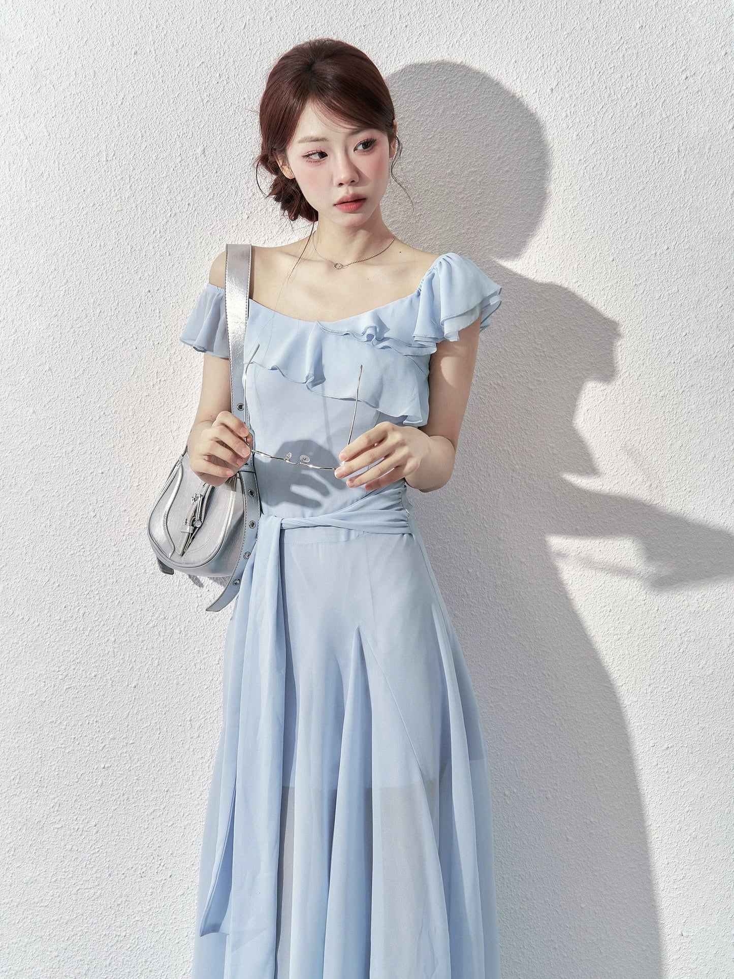 A little wild berry French temperament dress for women summer 2025 new sweet off-shoulder oblique collar waist slim long dress