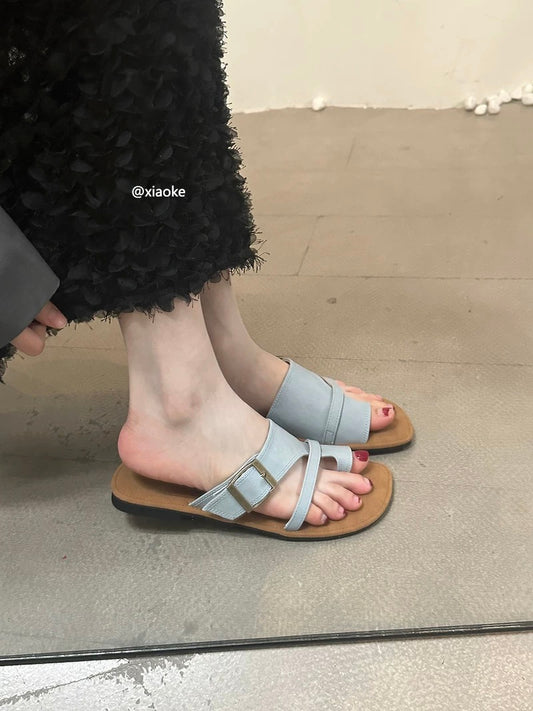 Retro-style forest-themed slippers for women, perfect for summer 2025, featuring a single strap, casual beach design, and a soft sole.