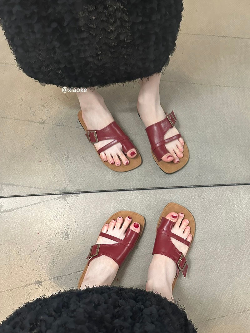 Retro-style forest-themed slippers for women, perfect for summer 2025, featuring a single strap, casual beach design, and a soft sole.