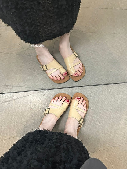 Retro-style forest-themed slippers for women, perfect for summer 2025, featuring a single strap, casual beach design, and a soft sole.
