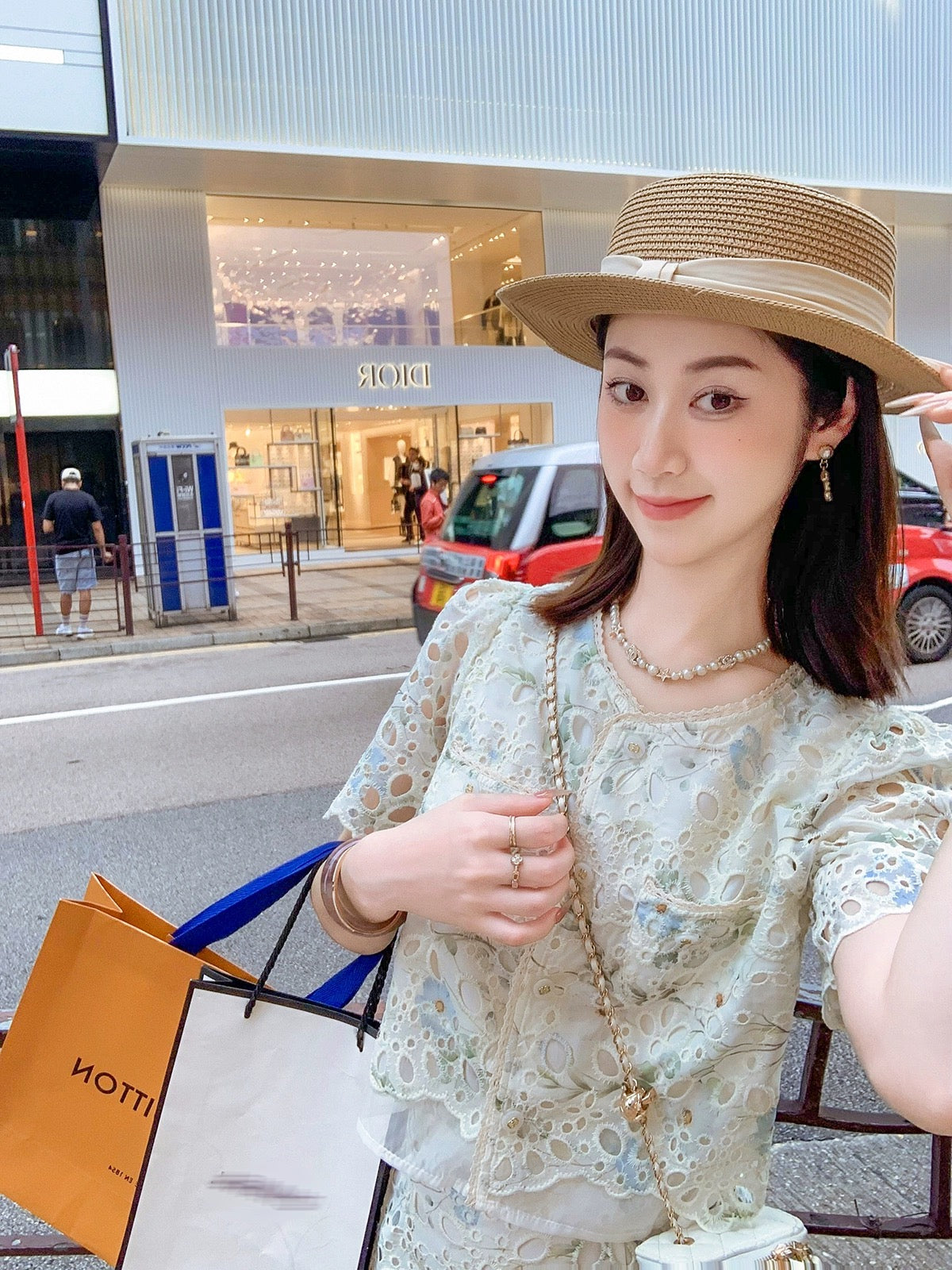 Xiaoxiangfeng hollow skirt two-piece suit for women 2024 summer new age-reducing temperament complete set