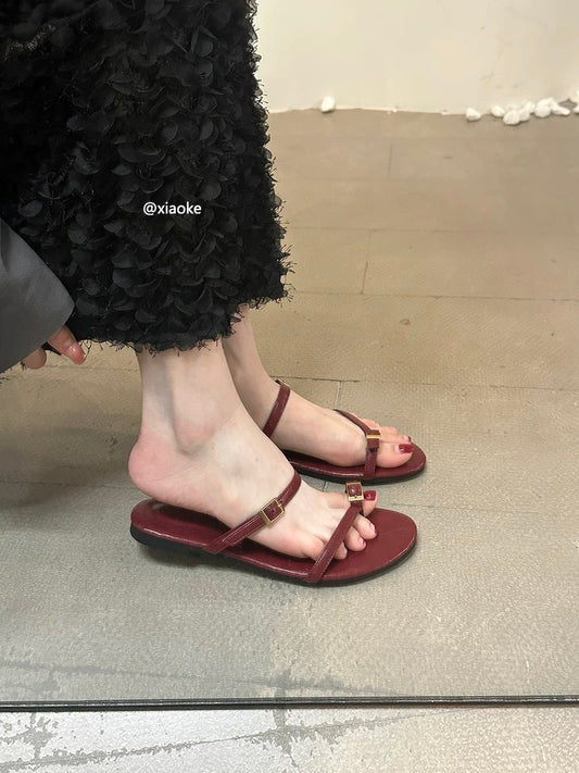 Fairy-like flat open-toe sandals, new summer 2025 style, gentle and elegant, perfect for pairing with skirts, one-strap sandals.