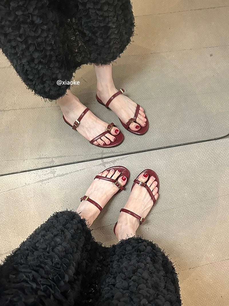 Fairy-like flat open-toe sandals, new summer 2025 style, gentle and elegant, perfect for pairing with skirts, one-strap sandals.