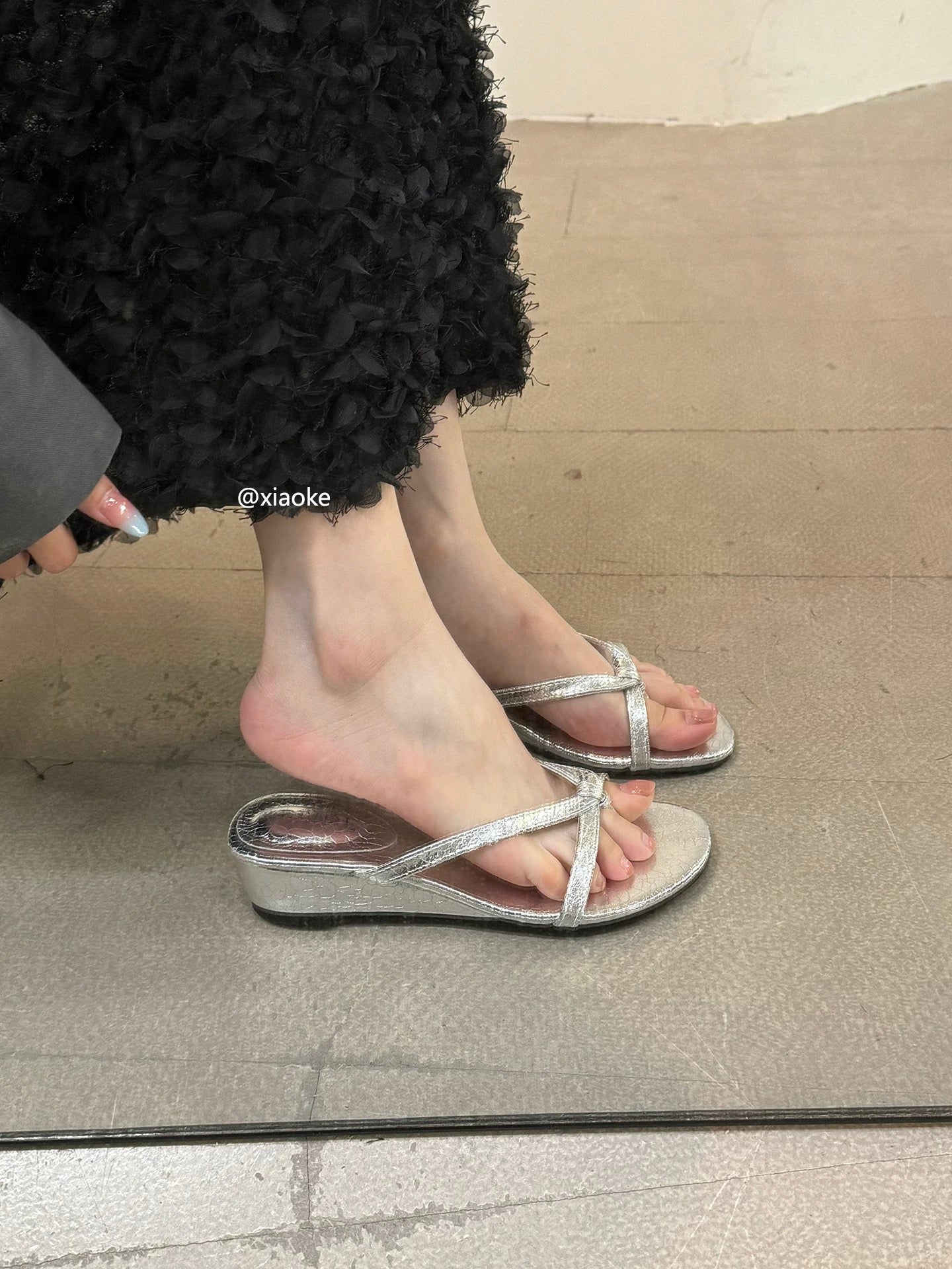 Women's wedge silver flip-flops, perfect for summer, new style, French-style sandals, thick sole, stunning!