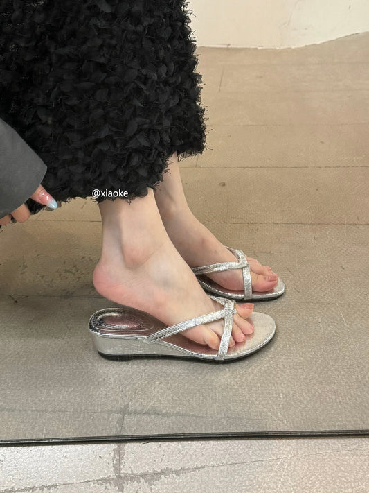 Women's wedge silver flip-flops, perfect for summer, new style, French-style sandals, thick sole, stunning!