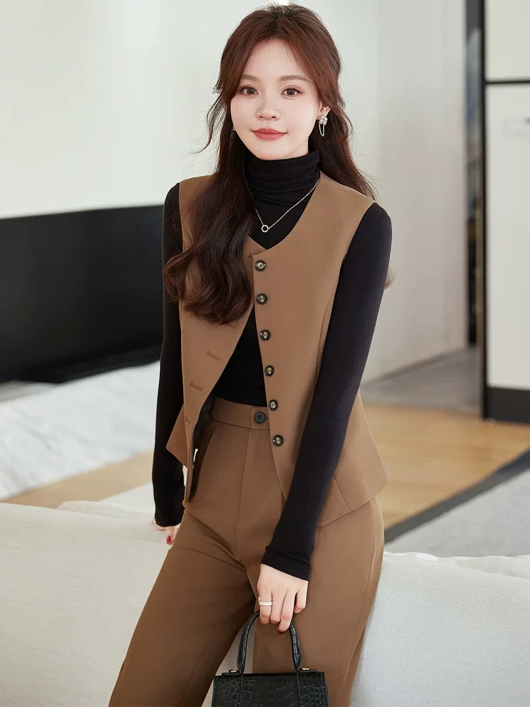 Vest suit suit for women 2024 new early autumn outfit complete set of temperament and high-end sense coffee color is popular this year