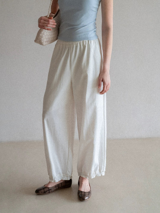 EGGKA White Ruffled Elastic Waist Balloon Pants for Women, Summer Simple Niche Loose Slimming Commute Casual Pants