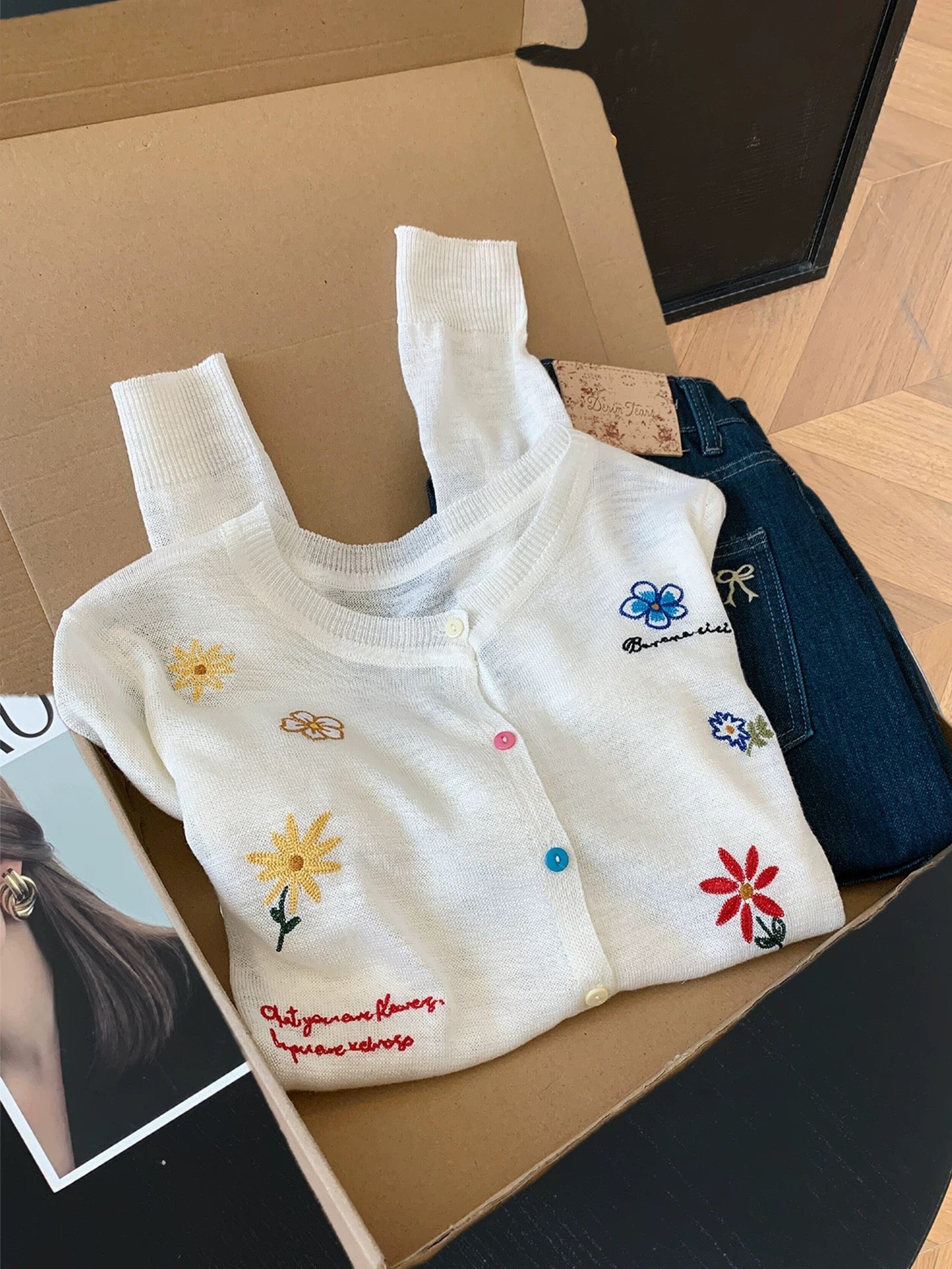 Korean design flower embroidery thin knitted cardigan women's autumn fashion age-reducing round neck sun protection cardigan top
