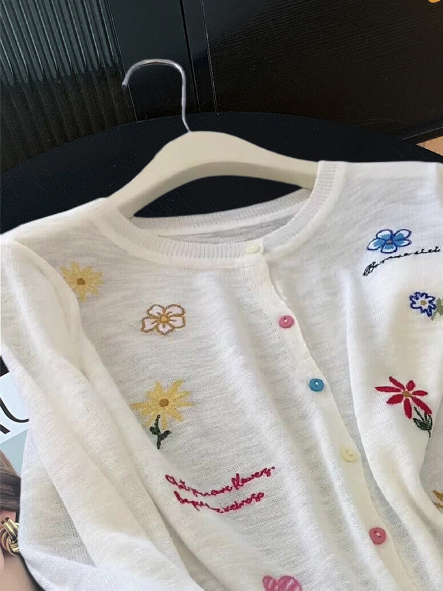 Korean design flower embroidery thin knitted cardigan women's autumn fashion age-reducing round neck sun protection cardigan top