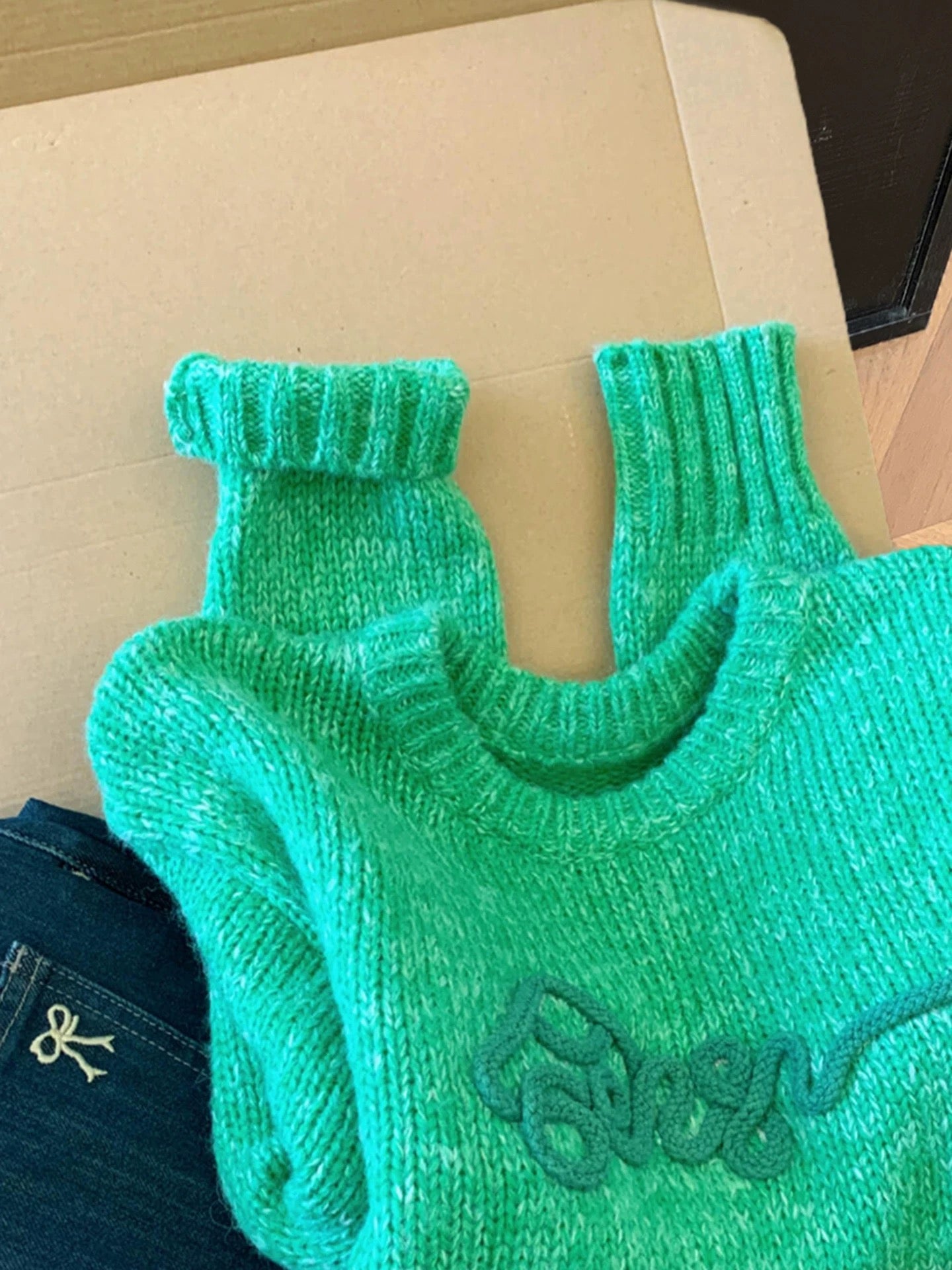 French temperament green lazy style jacquard round neck sweater women's autumn and winter atmosphere white temperament knitted sweater top