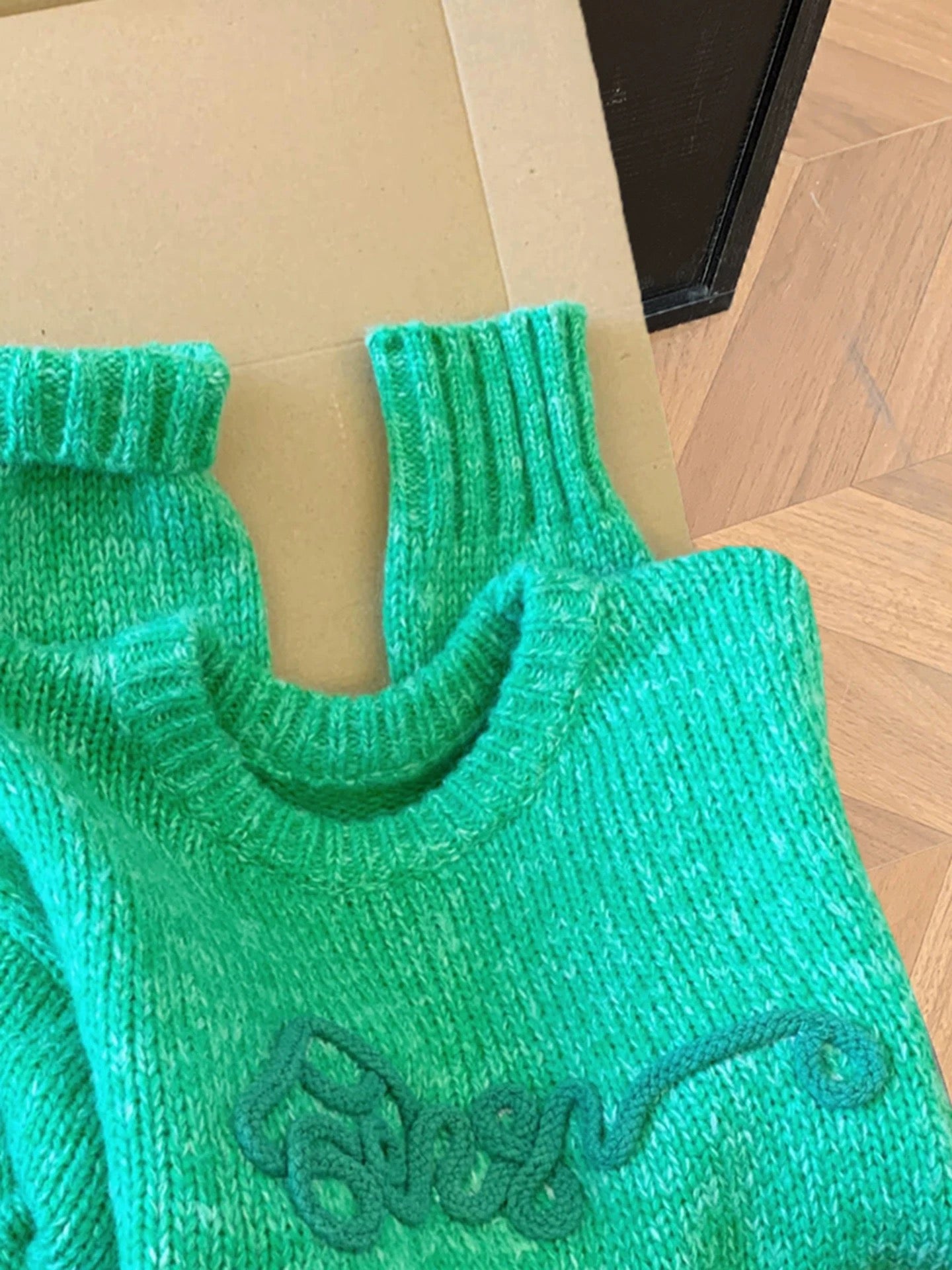 French temperament green lazy style jacquard round neck sweater women's autumn and winter atmosphere white temperament knitted sweater top