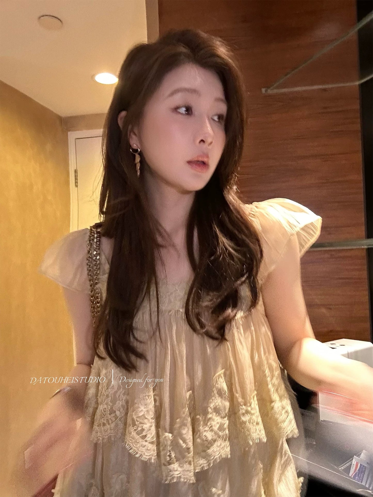 [Da Tou Hei's Homemade] "French Gentleness" Versatile Lace Flutter Sleeve Shirt Women's New Summer Top