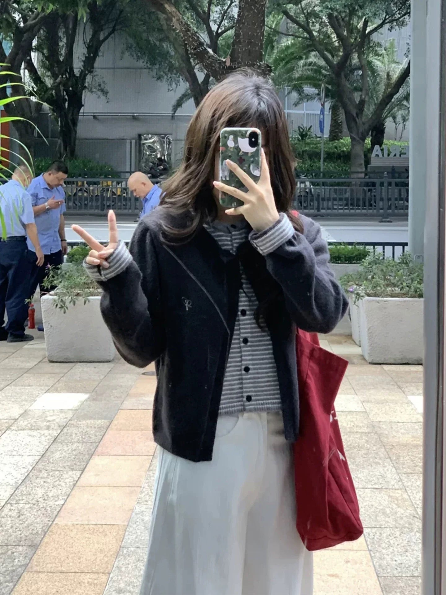 College Chanel style knitted cardigan suit for women in early autumn 2025, very good-looking temperament, super hot wear, a complete set