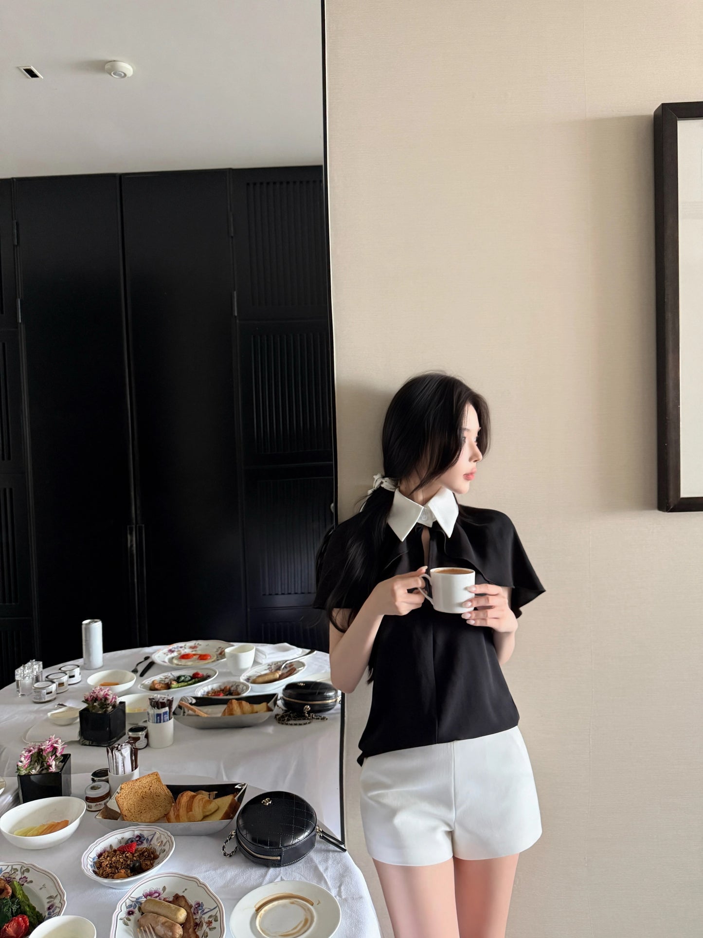 CHICYOU "Mangao Art Student" Black and White Shirt with Lightweight and Flowy Cape Sleeves - Short-Sleeved Top