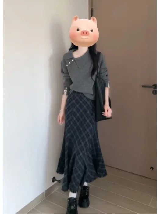 Korean-style autumn/winter outfit: a retro-chic gray sweater and plaid skirt two-piece set.