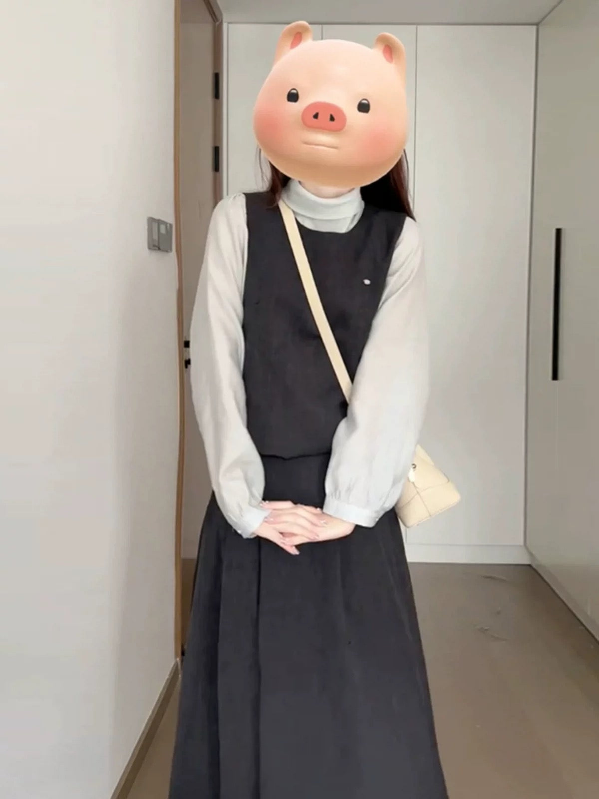 Early autumn three-piece outfit set, Korean style, elegant look, dress, vest, shirt layering set, suitable for petite women, sophisticated style.