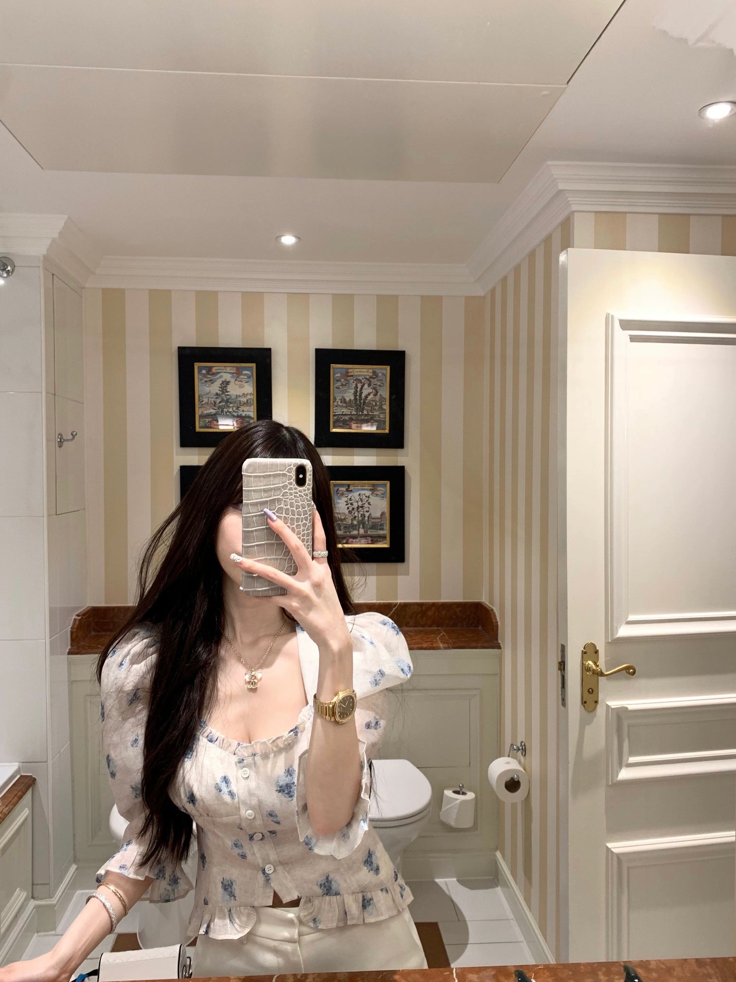 [In Stock] CHICYOU Sweet Ruffled Puff Sleeve Blue Floral Top for Summer, Slimming and Flattering