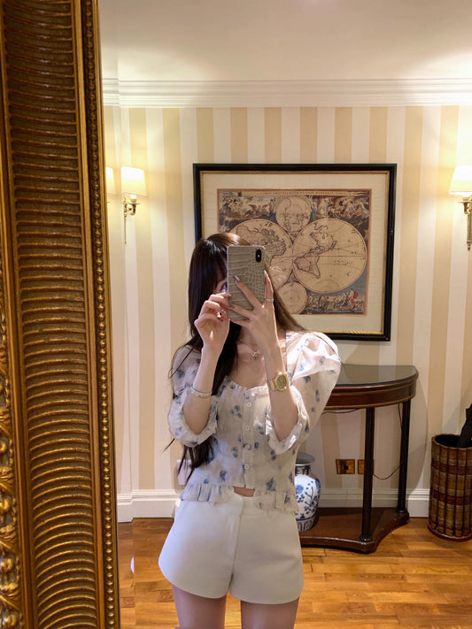 [In Stock] CHICYOU Sweet Ruffled Puff Sleeve Blue Floral Top for Summer, Slimming and Flattering