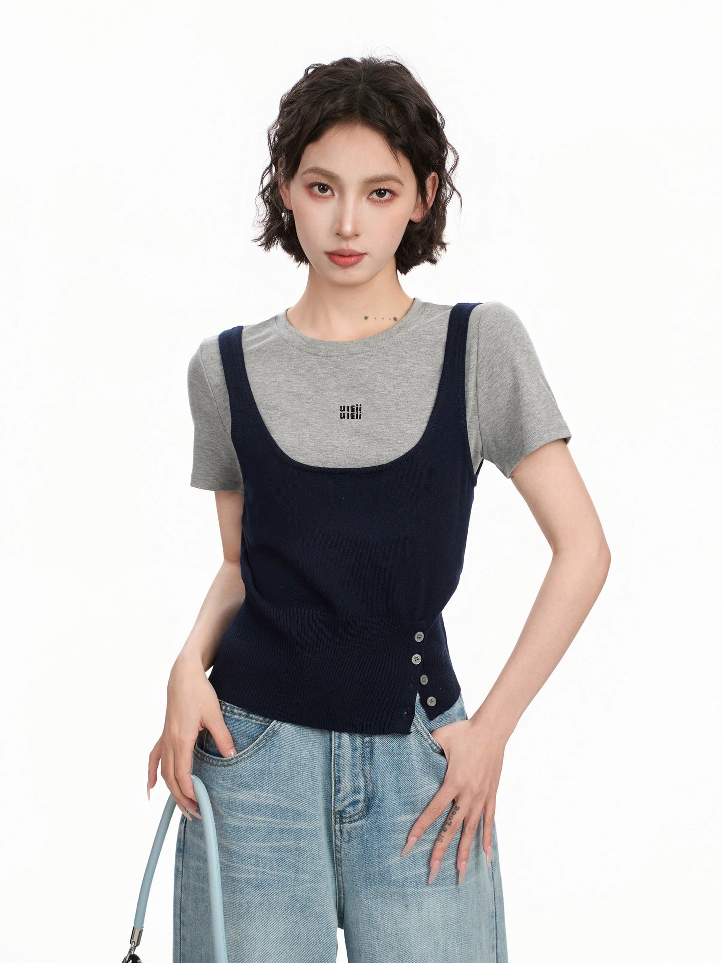 Contrast color fake two-piece straight shoulder knitted short-sleeved T-shirt women's summer 2025 new short slim waist half-sleeved top
