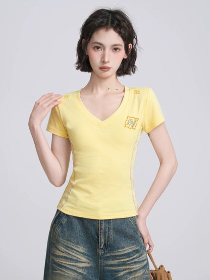 American yellow v-neck straight shoulder short-sleeved T-shirt women's summer summer slim short waist hot girl design half-sleeved top