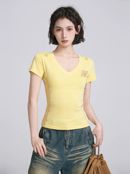American yellow v-neck straight shoulder short-sleeved T-shirt women's summer summer slim short waist hot girl design half-sleeved top