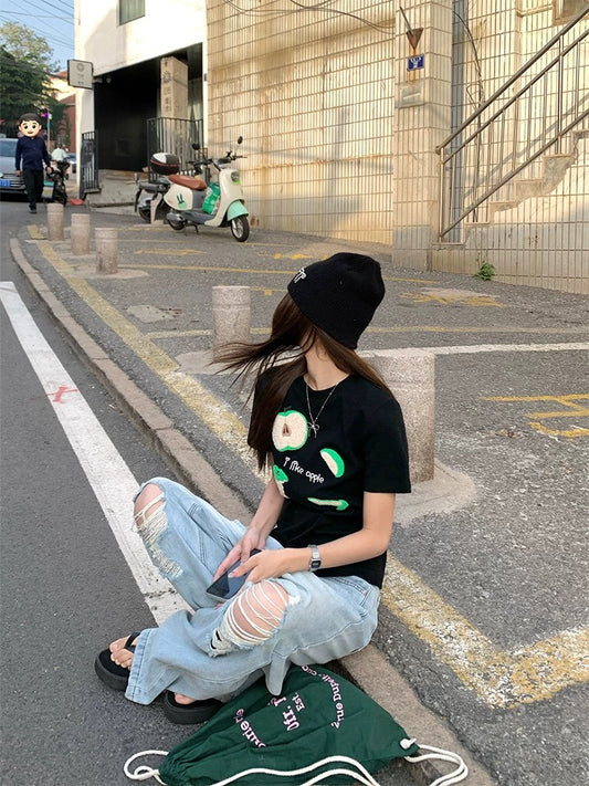 CCKOK Apple towel embroidered straight shoulder T-shirt 2025 summer new American niche design age-reducing short-sleeved female ins