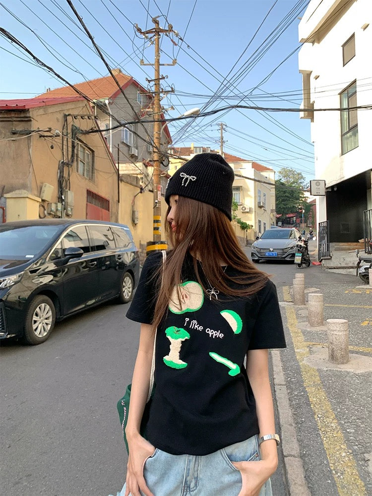 CCKOK Apple towel embroidered straight shoulder T-shirt 2025 summer new American niche design age-reducing short-sleeved female ins