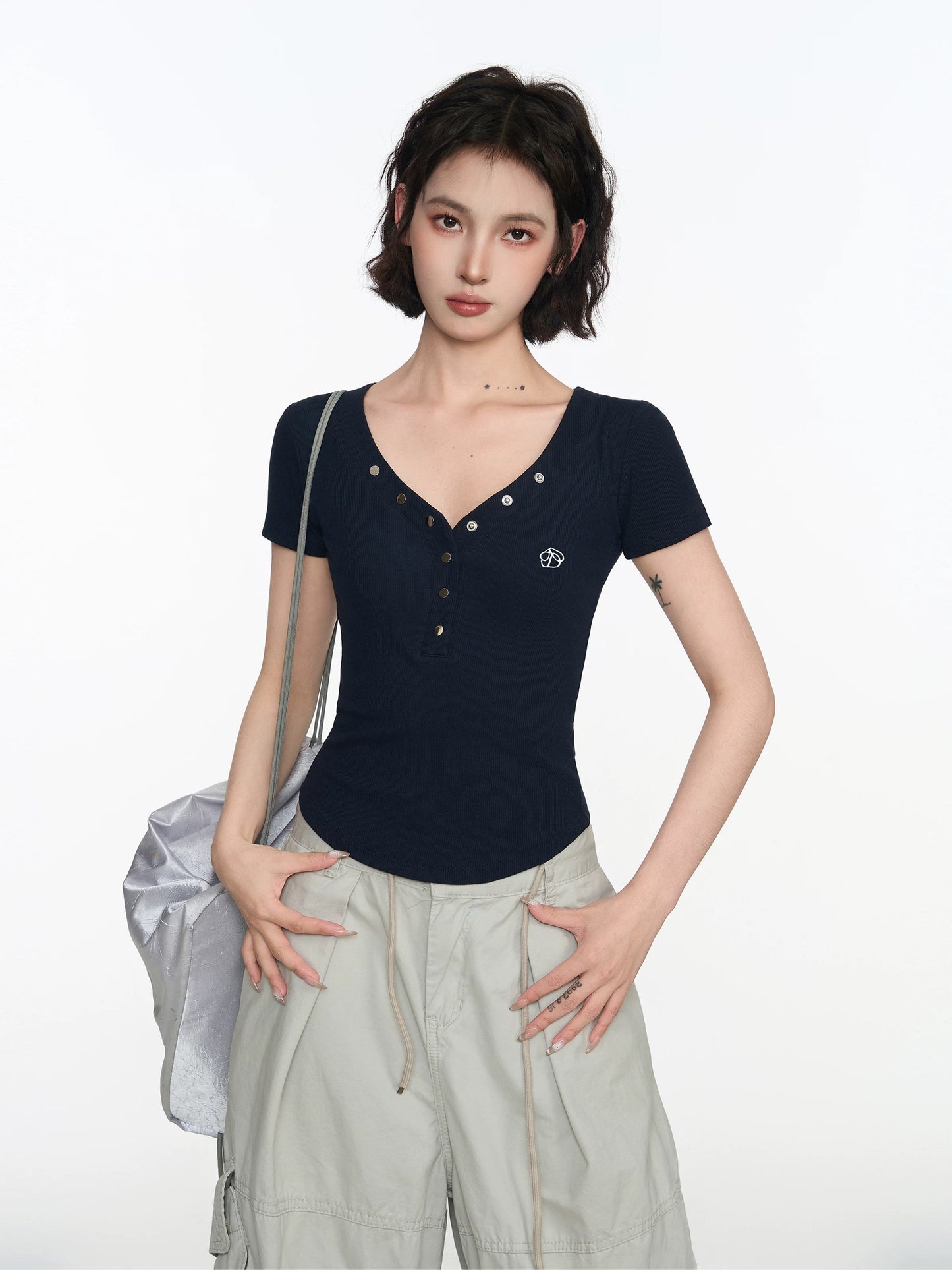 American navy blue v-neck straight shoulder short-sleeved T-shirt women's summer slim short tight hot girl large neckline half-sleeved top
