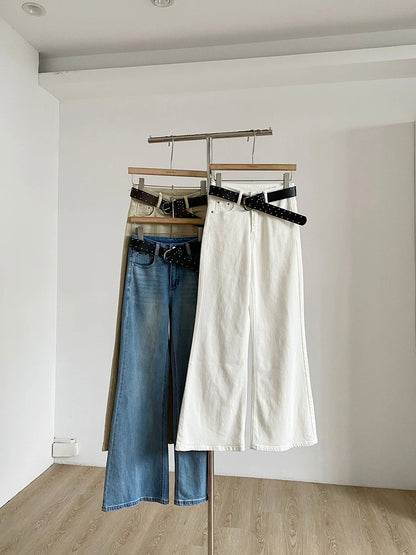 Korean retro high-waisted wide-leg jeans for women, spring 2026, with belt for a slimming effect, flowing blue slightly flared trousers.