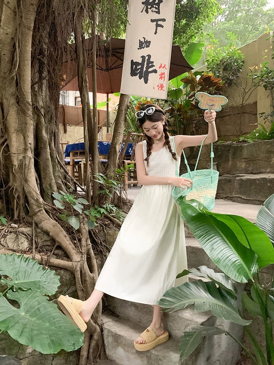 Zeng Xiaoxian is so beautiful that she doesn’t take it too seriously. She has a versatile temperament and is a long dress for little women. New high-waisted dress for early spring.