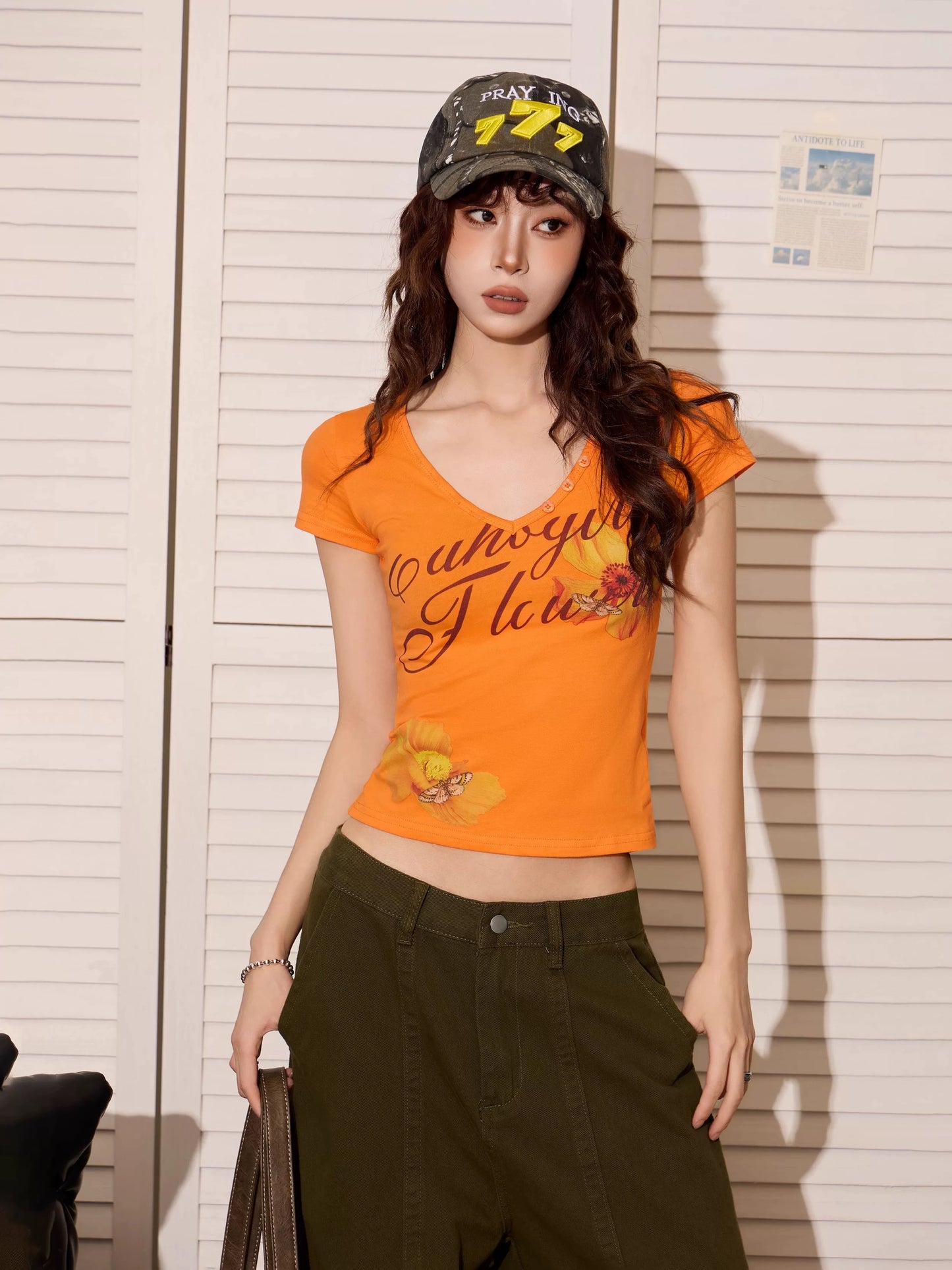 American hottie orange v-neck straight shoulder short-sleeved T-shirt female summer design slim waist short dopamine top