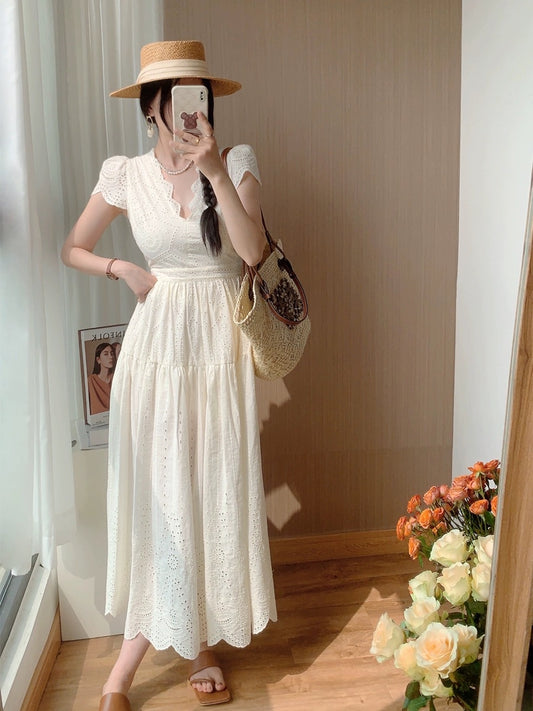 Savi's same style heavy embroidered white V-neck dress for women summer new French retro waist slimming long skirt