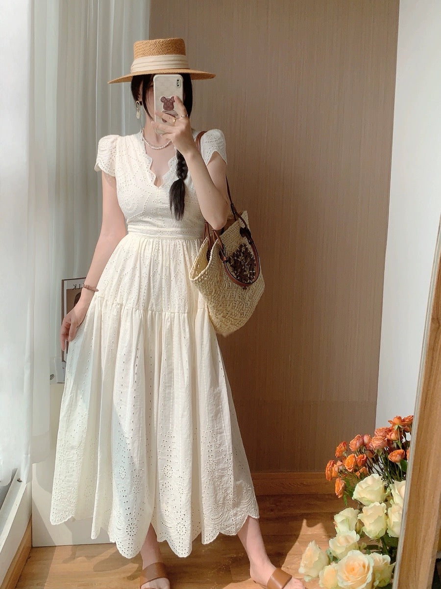 Savi's same style heavy embroidered white V-neck dress for women summer new French retro waist slimming long skirt