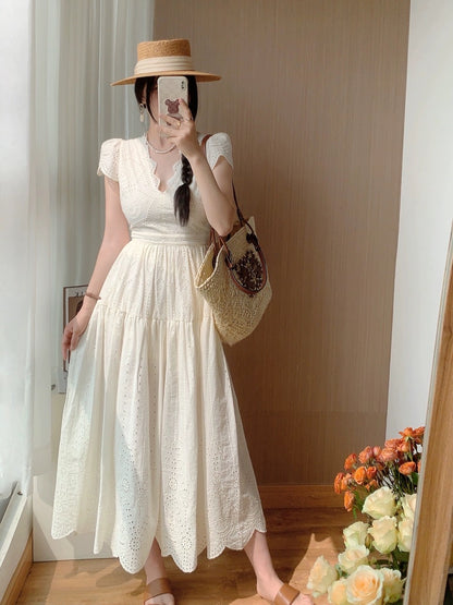 Savi's same style heavy embroidered white V-neck dress for women summer new French retro waist slimming long skirt