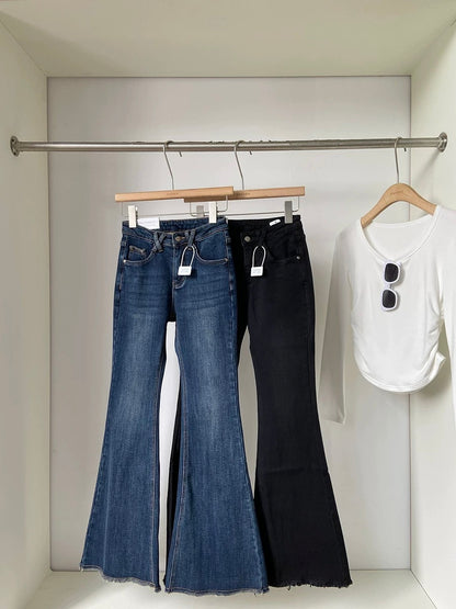 Fleece-lined, thickened, high-waisted blue denim flared pants for women, 2025 winter new style, Korean style, versatile, suitable for wearing outside, hip-lifting long pants.