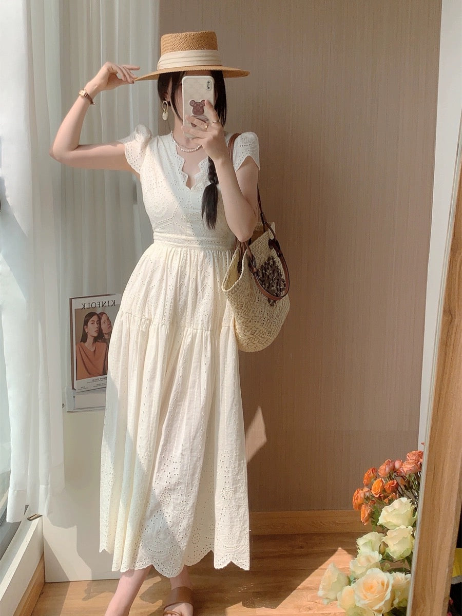 Savi's same style heavy embroidered white V-neck dress for women summer new French retro waist slimming long skirt