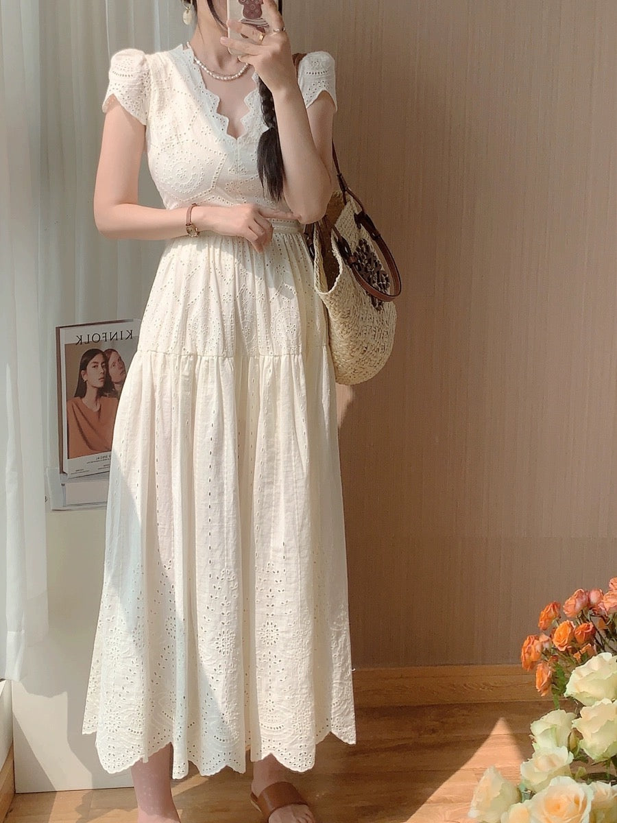 Savi's same style heavy embroidered white V-neck dress for women summer new French retro waist slimming long skirt