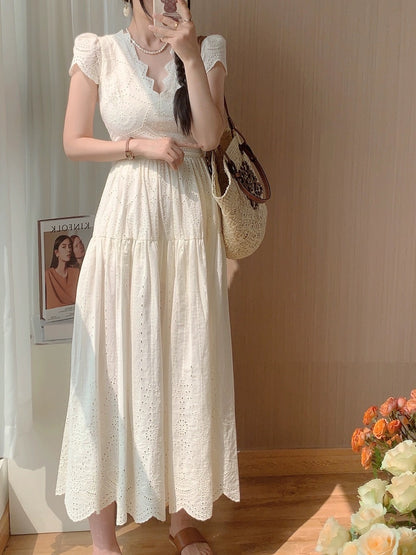 Savi's same style heavy embroidered white V-neck dress for women summer new French retro waist slimming long skirt