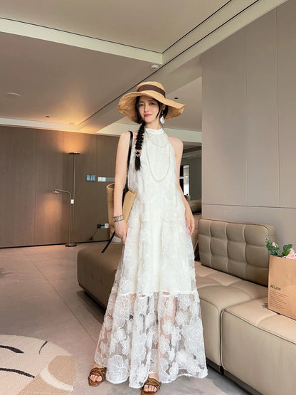 Huaer and Boy Jiang Shuying same style white lace flower embroidered halterneck dress women's summer long skirt