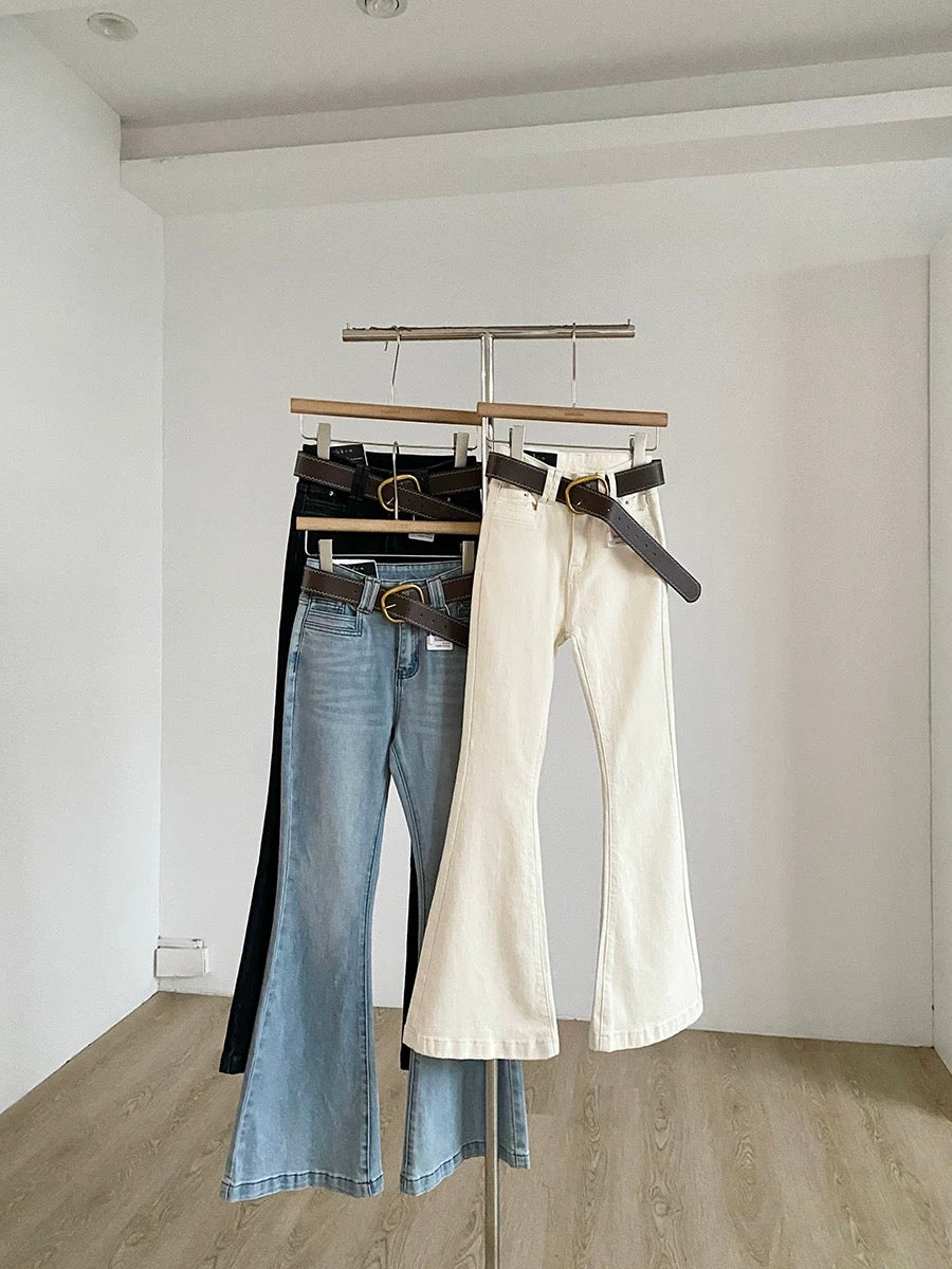 High-waisted, hip-lifting, slimming washed blue denim jeans for women, spring 2026 new Korean style, slightly flared trousers.