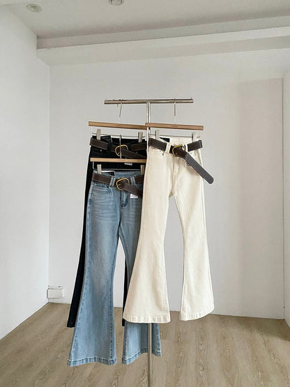 High-waisted, hip-lifting, slimming washed blue denim jeans for women, spring 2026 new Korean style, slightly flared trousers.