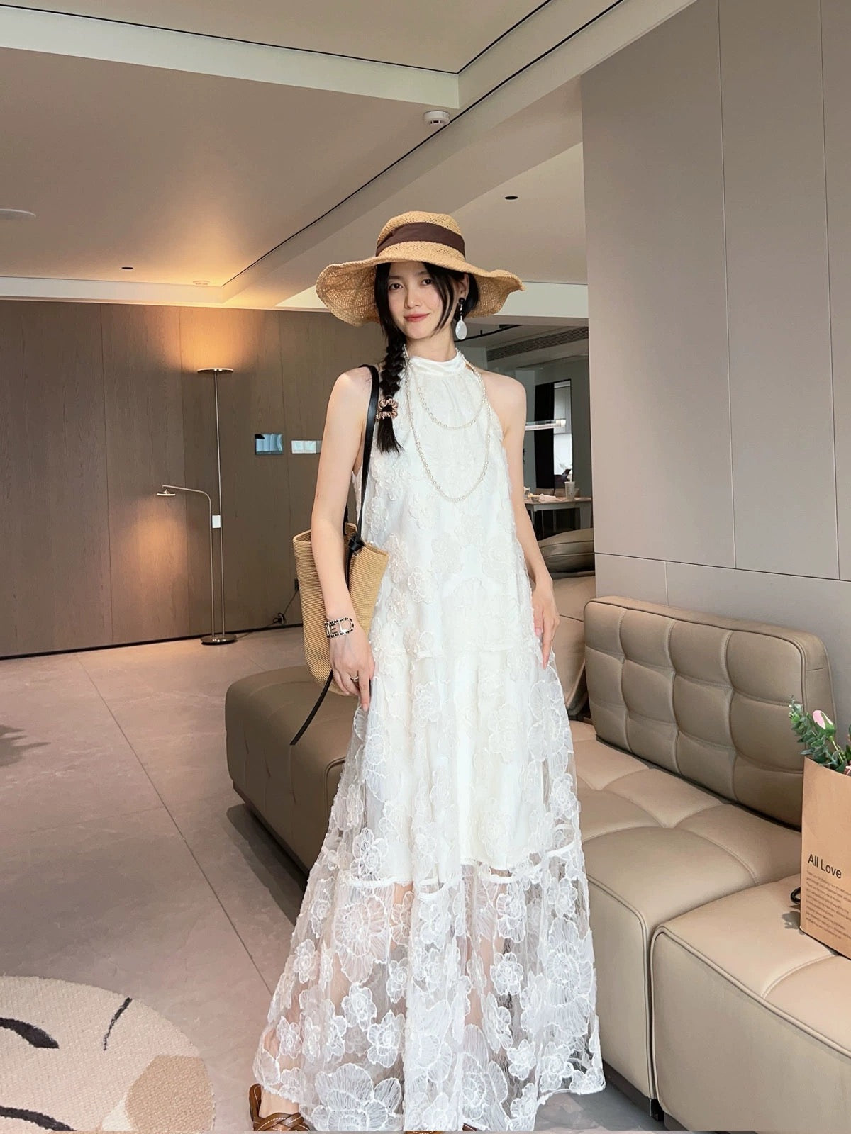 Huaer and Boy Jiang Shuying same style white lace flower embroidered halterneck dress women's summer long skirt