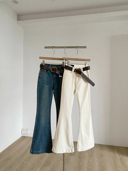 High-waisted, hip-lifting, slimming washed blue denim jeans for women, spring 2026 new Korean style, slightly flared trousers.