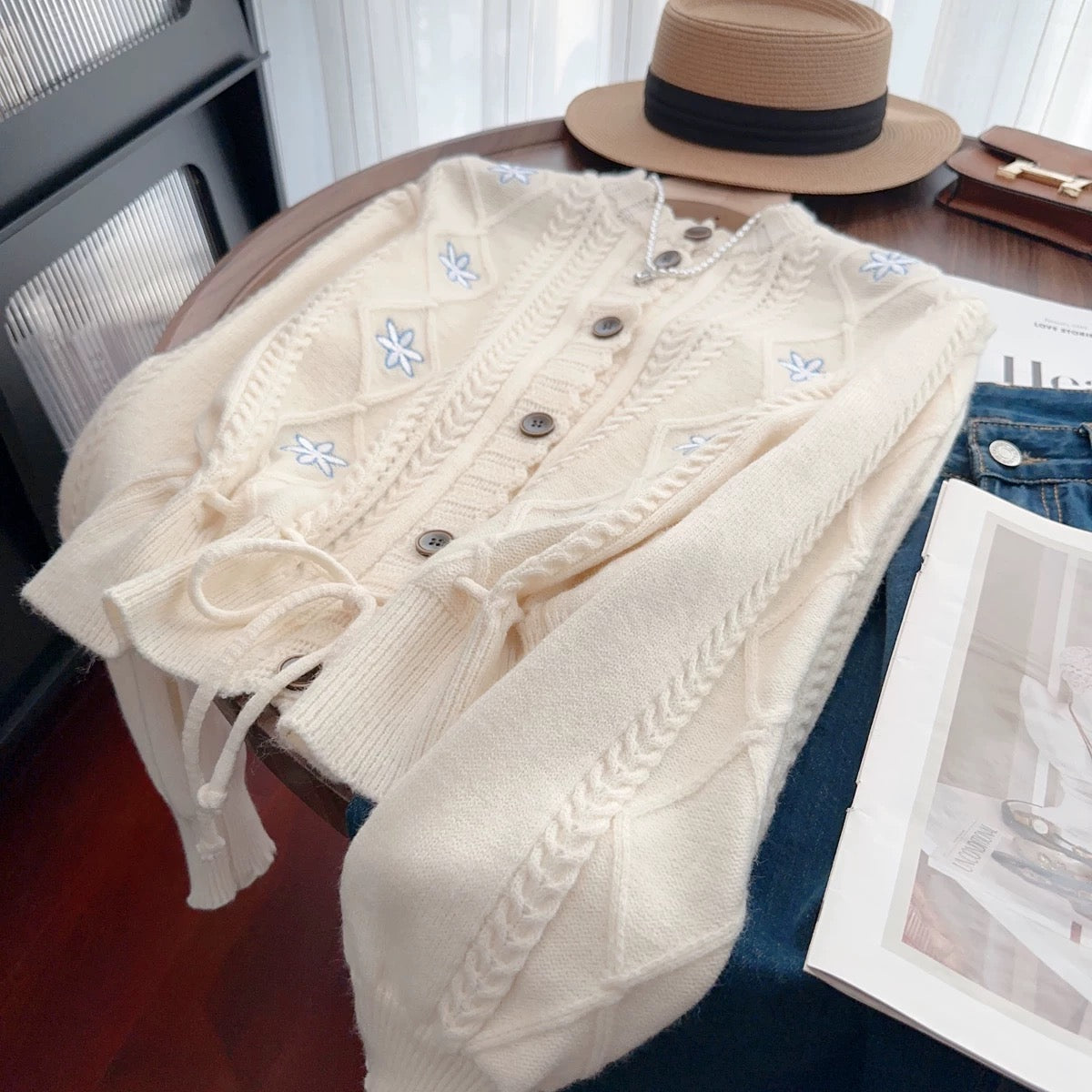 Nancy Cici’s reserved style recommendation~Sweet embroidered straps to tighten the waist and slim down the knitted cardigan sweater for women in autumn