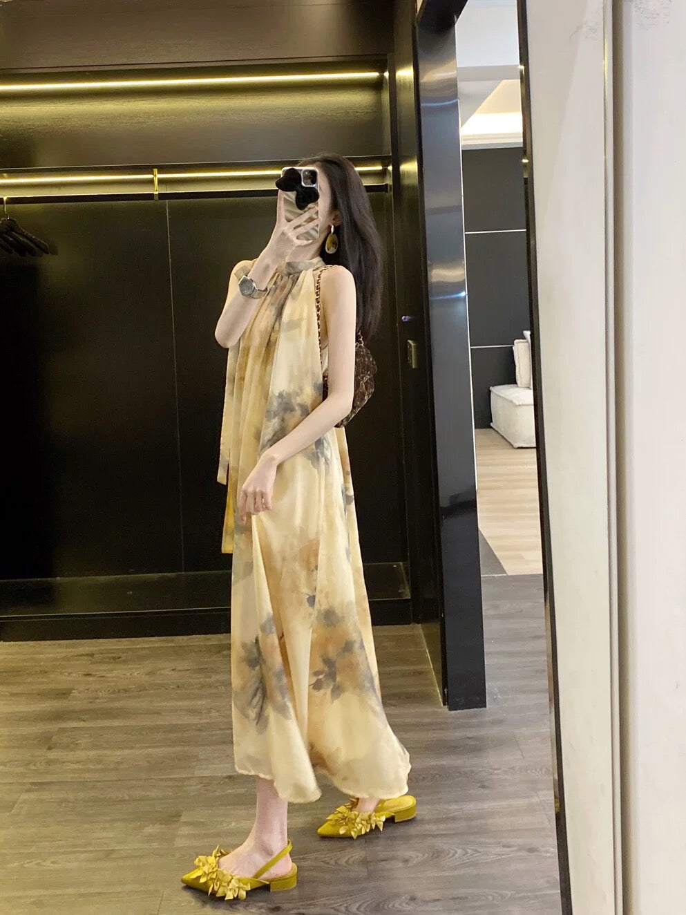 Leathercat halter neck floral dress, women's 2024 summer new style, French high-end feel, waist-cinching and slimming long dress.